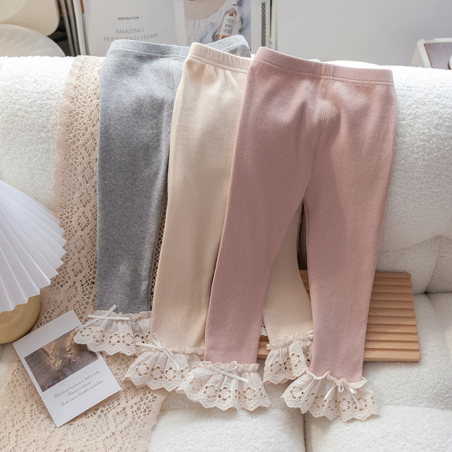 

Милые леггинсы для маленьких девочек, новинка 2023 года, весна-лето, эластичные брюки с кружевными оборками, повседневные брюки для маленьких девочек