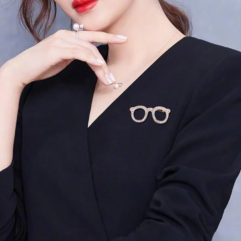 Vintage Brooch For Women Luxury Glasses Shaped Personality Design Christmas Girl Gift Fashion Accessories Golden Cute Pins