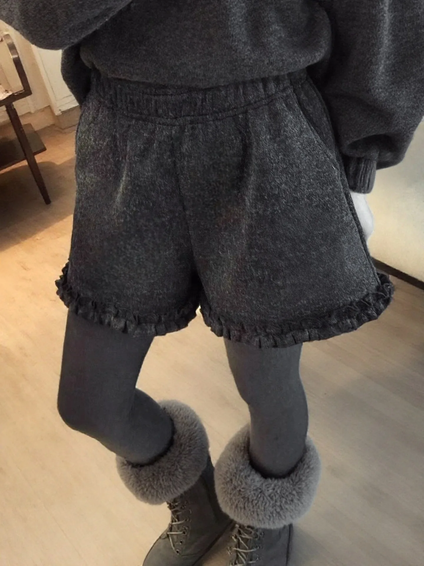 Winter Warm Fleece Lined Booty Shorts For Women Retro Gray Faux Cashmere Ruffled Pocket Elastic Waist Wide Leg Commute Shorts