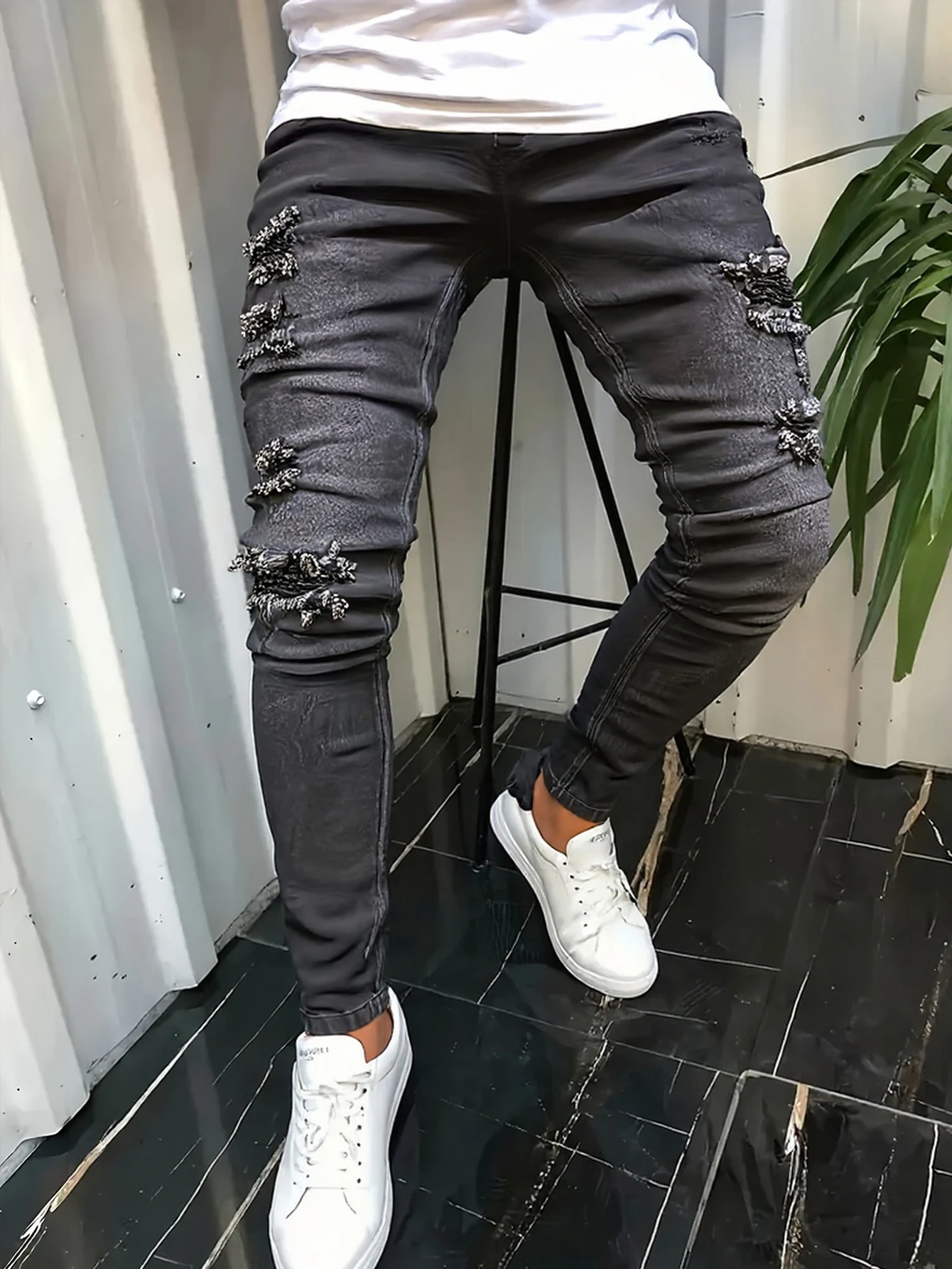 

Мужские черные джинсы с потертостями и заклепками, с индивидуальным дизайном, подходит для формы тела, создания.