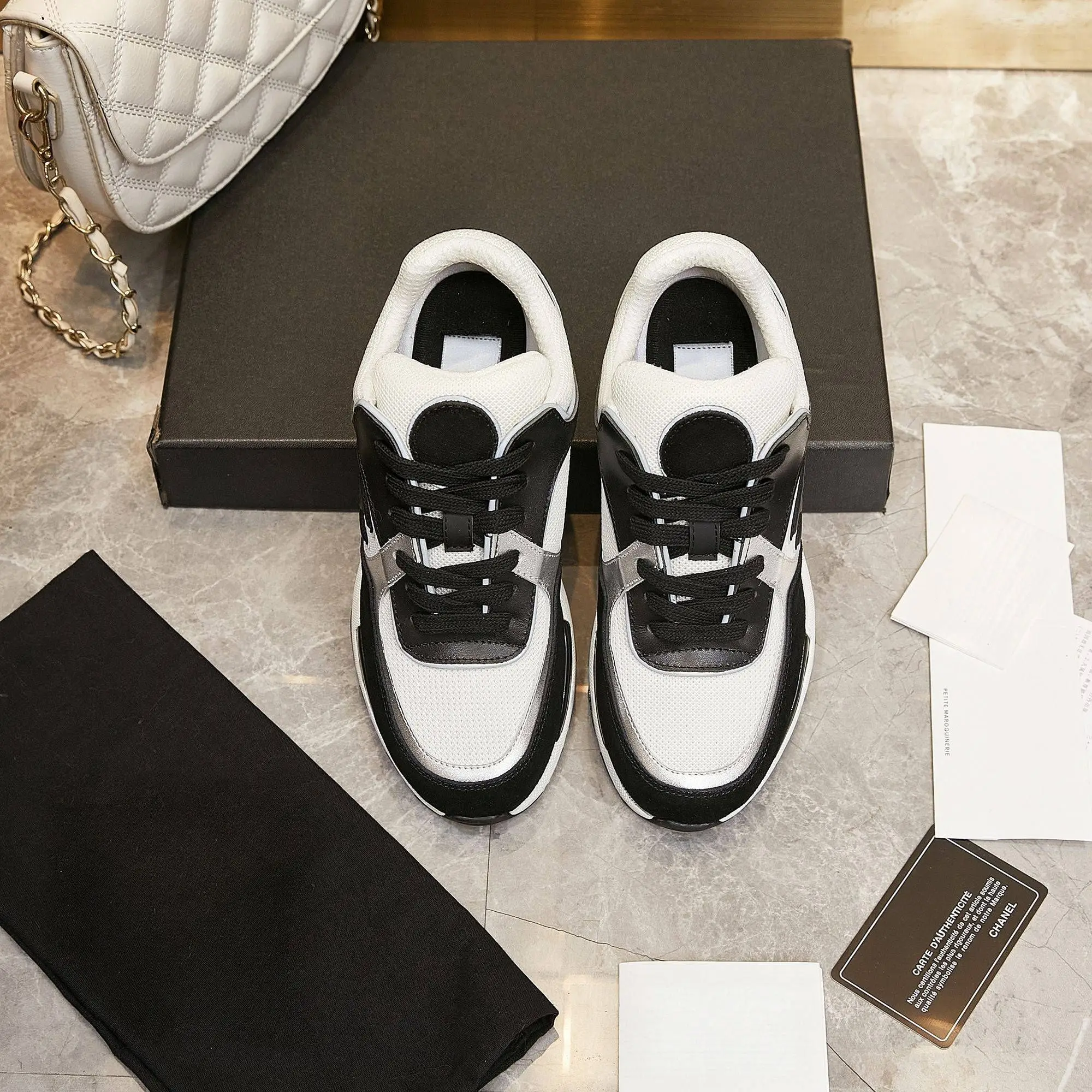 Men Women Black White Silver Color Block Mesh Thick Sole Running Shoes Suede PU Splicing Low Top Shoes Retro Couple Lace-up Anti-slip Jogging Sneakers