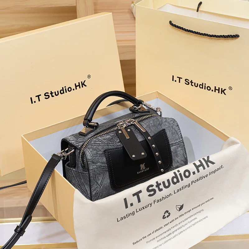 

Minimalist Elegant Backpack Bag For Men And Women With Solid Color And Fashionable Leather Design