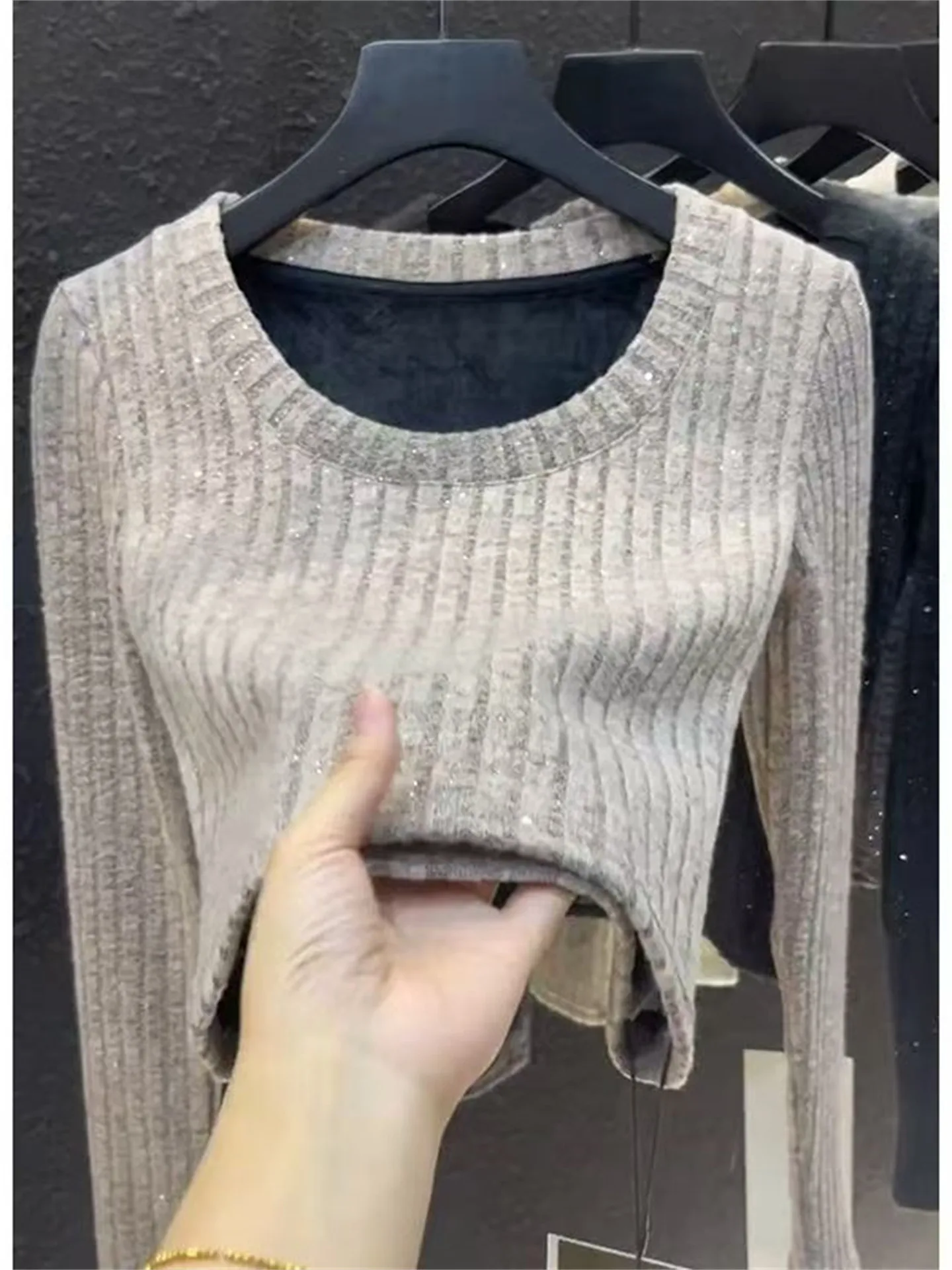 Warme, gefütterte Slim-Fit-Unterziehbluse mit Streifendesign, trendige Pailletten, modische Plus-Size-Innenbekleidung für Damen