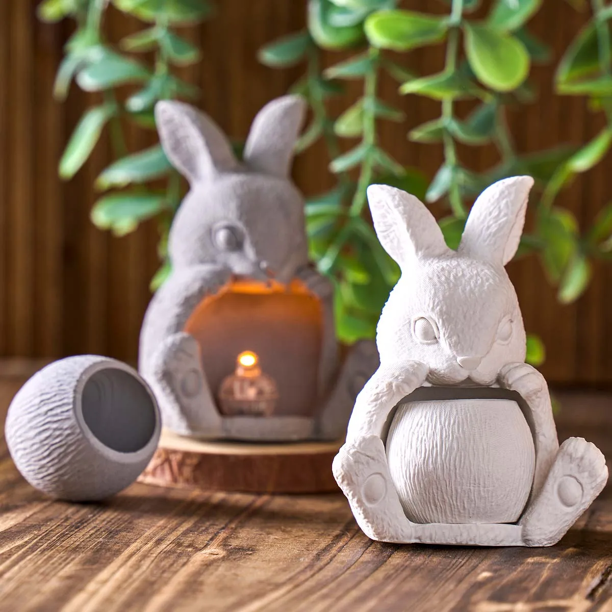 3D Rabbit Holds Egg…
