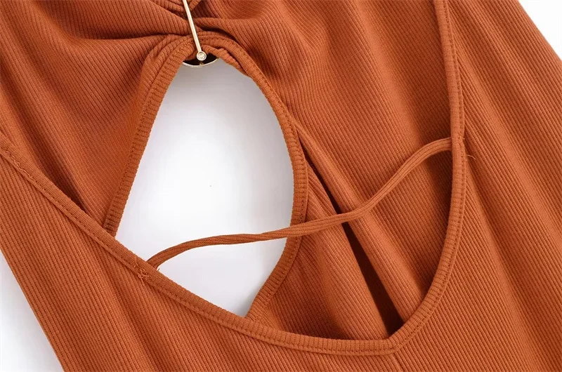 Damenkleider, neuer Sommer, kastanienbraune Hosenträger, Ausschnittkleid, Goldbesatz, sexy, offener Rücken, stilvolle Persönlichkeit