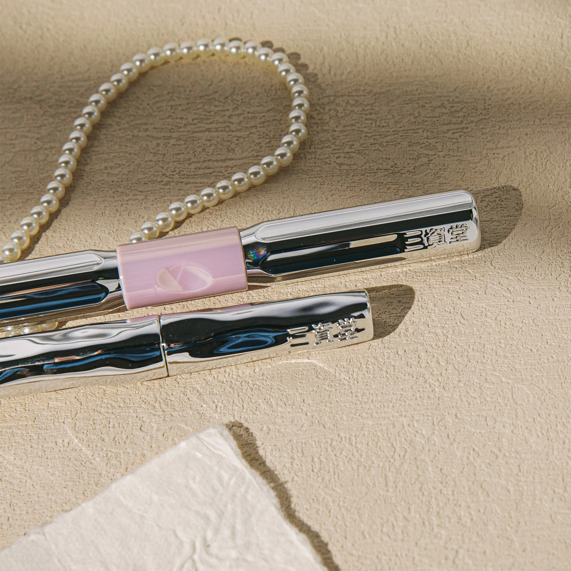 サンジタン ダブルエンドマスカラ、ブラックウォータープルーフ、長さとボリュームを増すフォーミュラで自然でボリュームのあるまつげ効果を実現