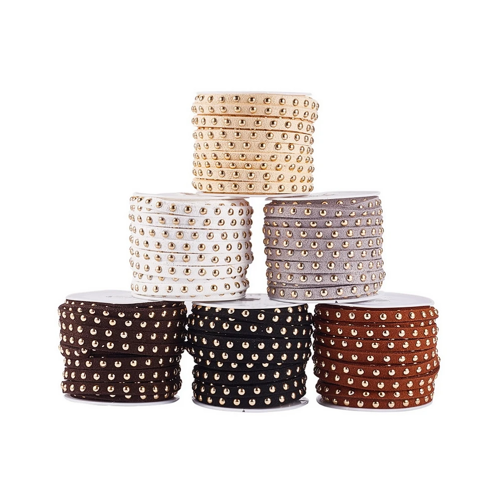 Cordón de gamuza de imitación, hilo de encaje de cuero plano con remache de aleación de Color dorado para fabricación de joyas Punk Rock, pulsera trenzada de 5mm por rollo