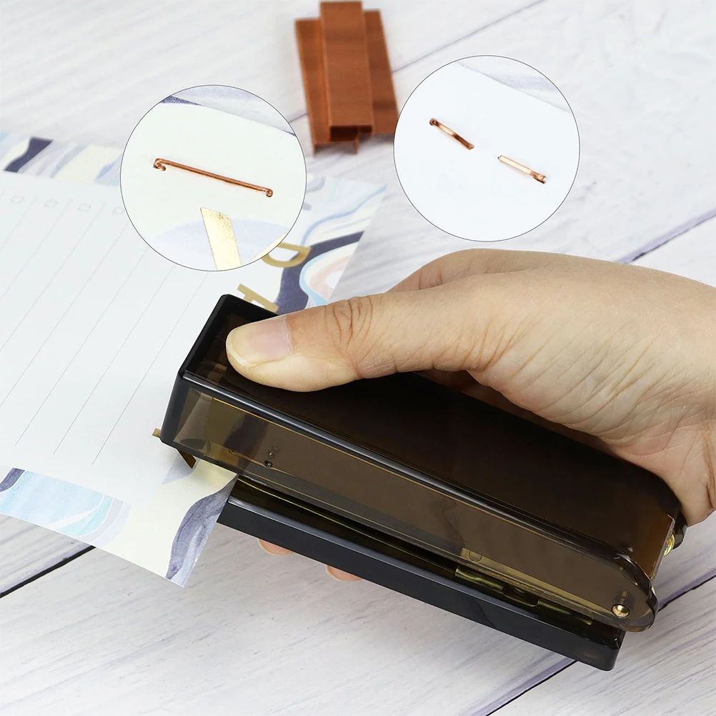 دباسة مكتب معدنية من الأكريليك لسطح المكتب شديدة التحمل لملحقات لوحة الإعلانات في الفصل الدراسي #6