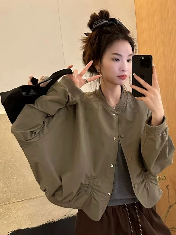 

Женская модная короткая бейсбольная куртка с воротником-стойкой, осень 2024, Новое поступление, стильная плиссированная верхняя одежда, топ