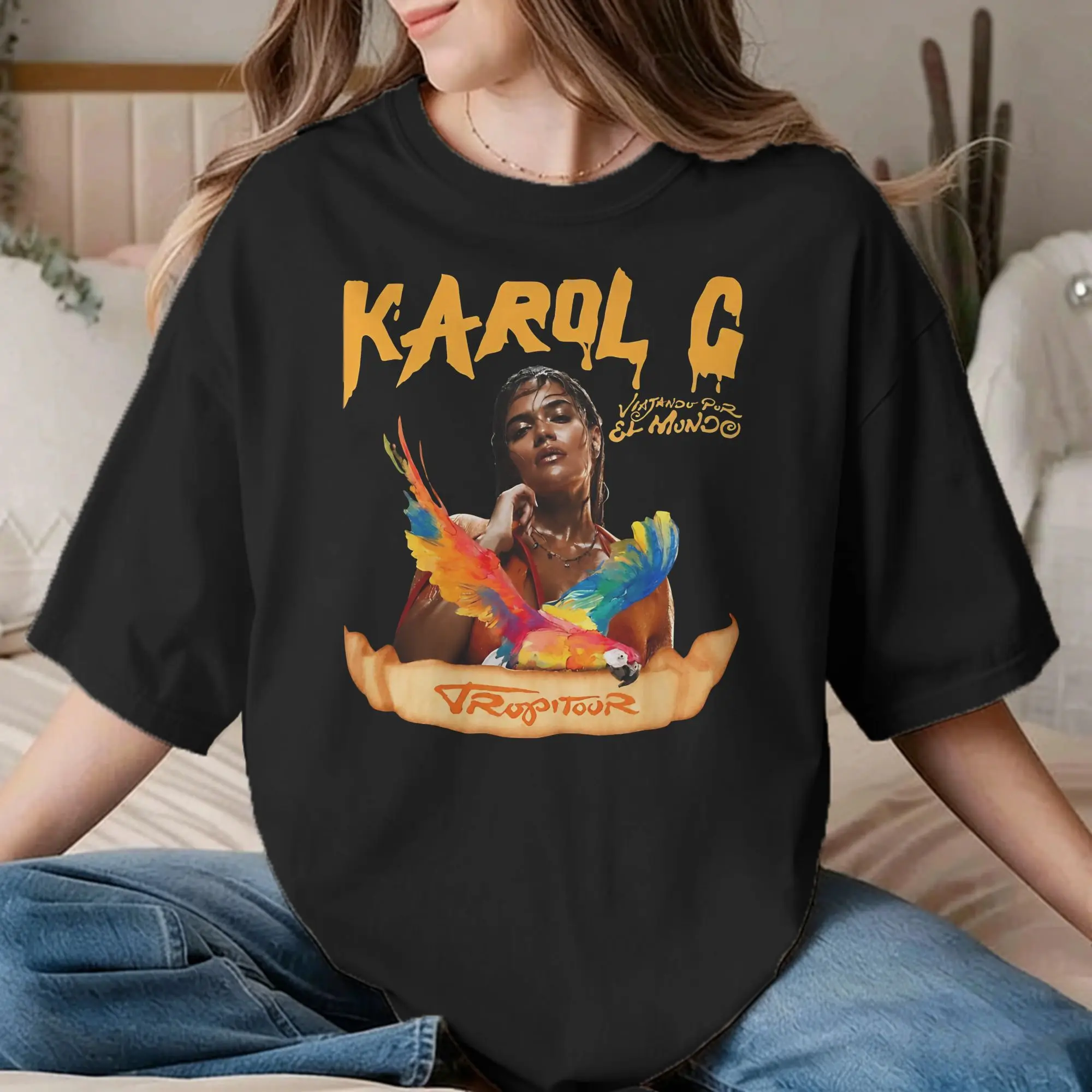 Camisetas Karol G Viajando Por El Mundo Tropitour para Homens e Mulheres, Roupas de Algodão Puro, Camisetas Engraçadas com Gola Redonda, Tamanhos Gran