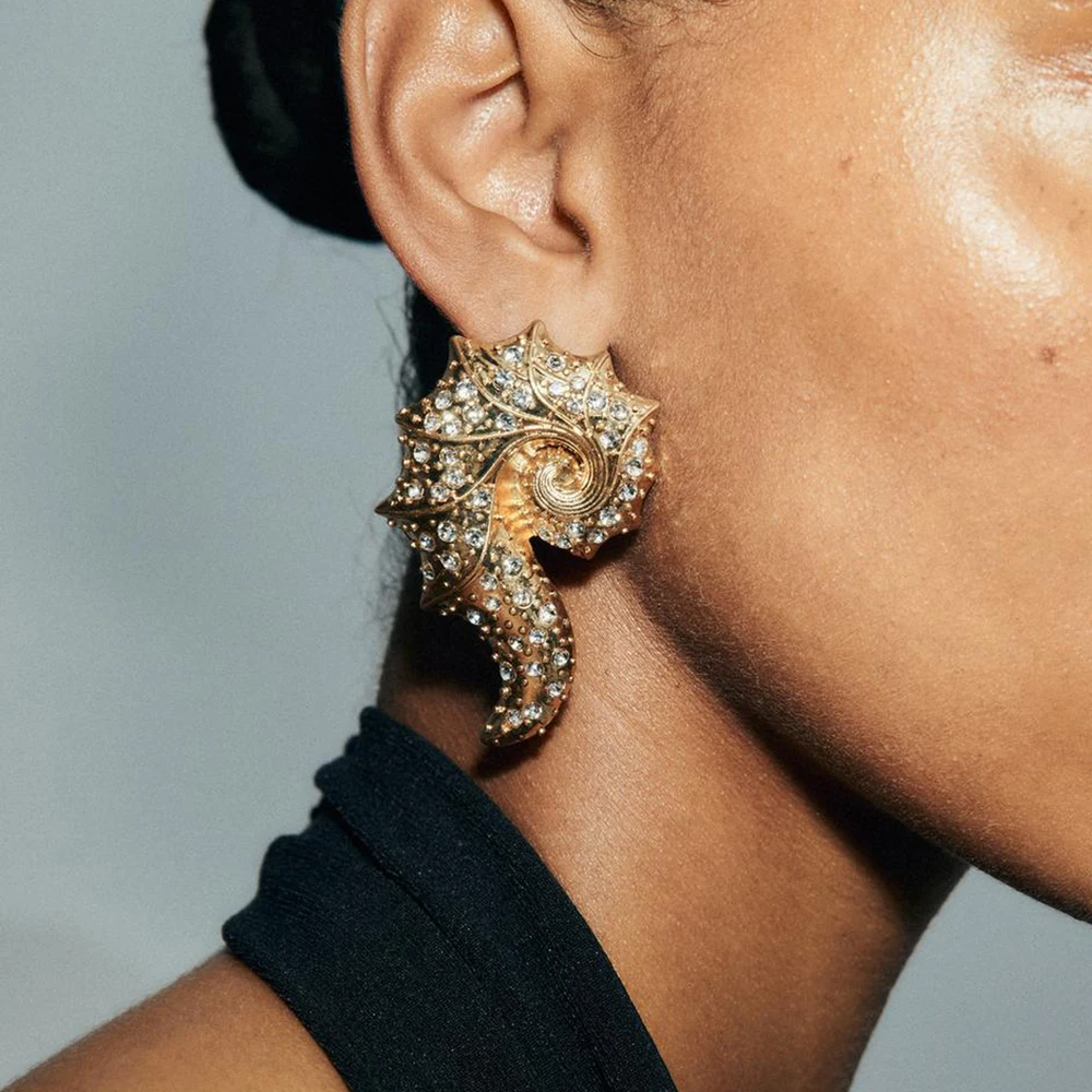 

Personalized Conch Shaped Dangle Earring for Women Punk Spiral Ear Accessories Gold Color Earrings Jewelry Gift