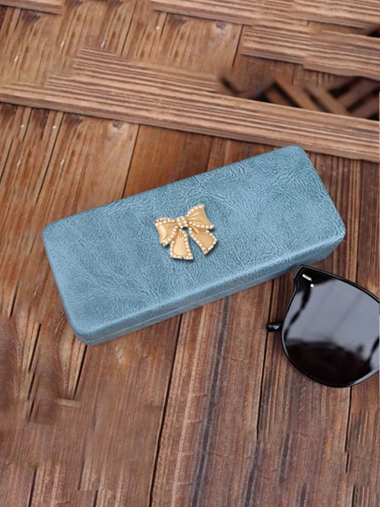 Harajuku Style Portable Hard Eyewear Case for Women Symmetrical Leaf Decor