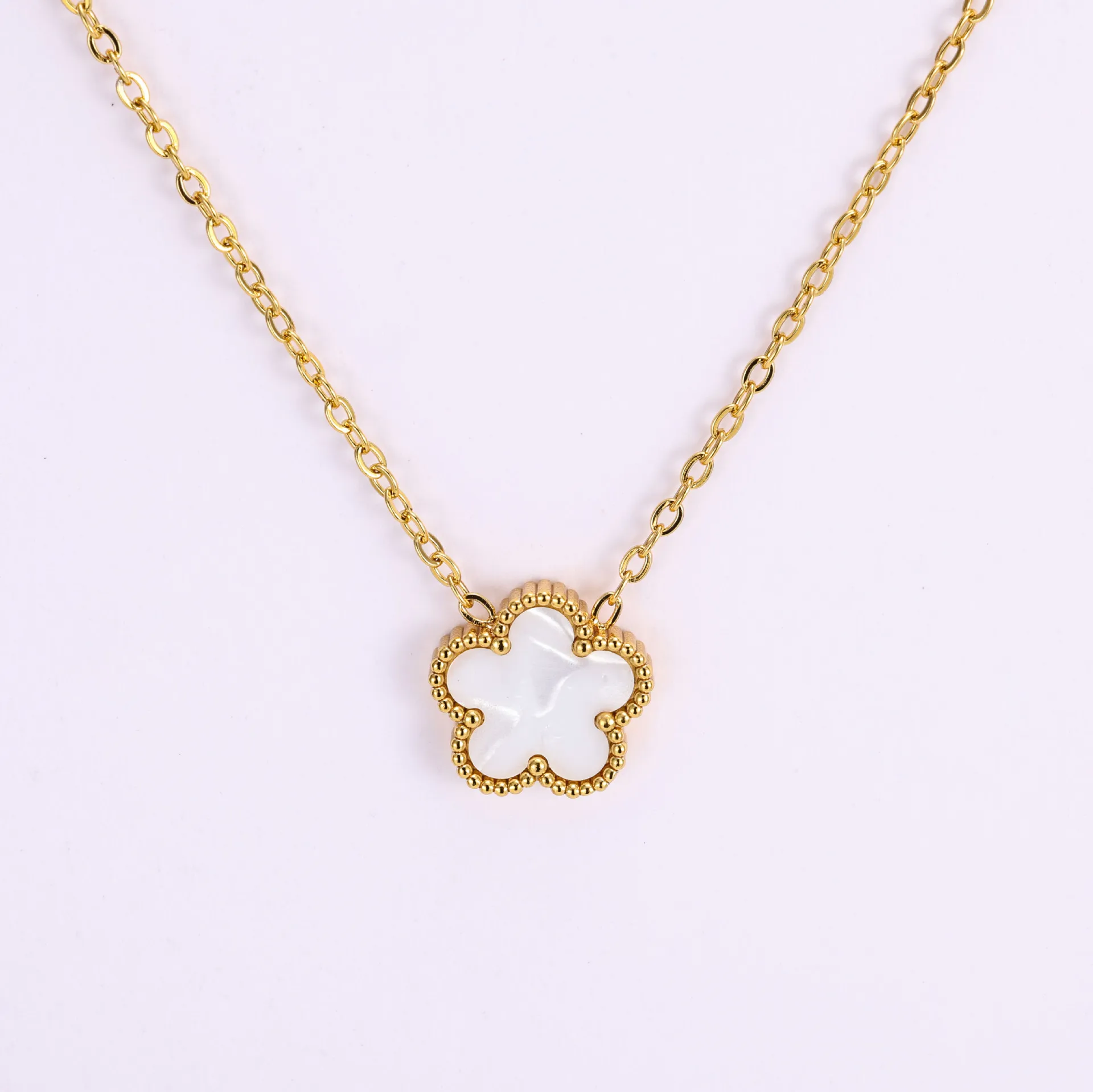 

Trendy Flve Leaf Flower Gold Plated Pendant Necklace For Women Temperament Llght Luxury Jewelry Gifts For Friends Lover