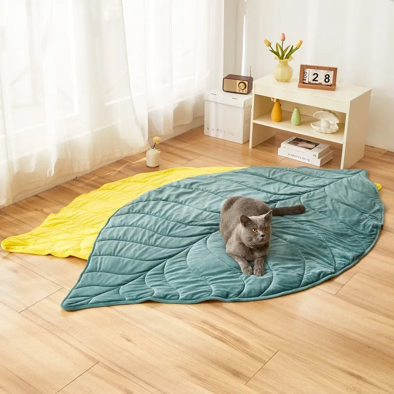 

Leaf Shaped Pet Sleeping Mat Autumn and Winter Thickened Cat and Dog Mat Ins Style Children's Crawling Mat Game