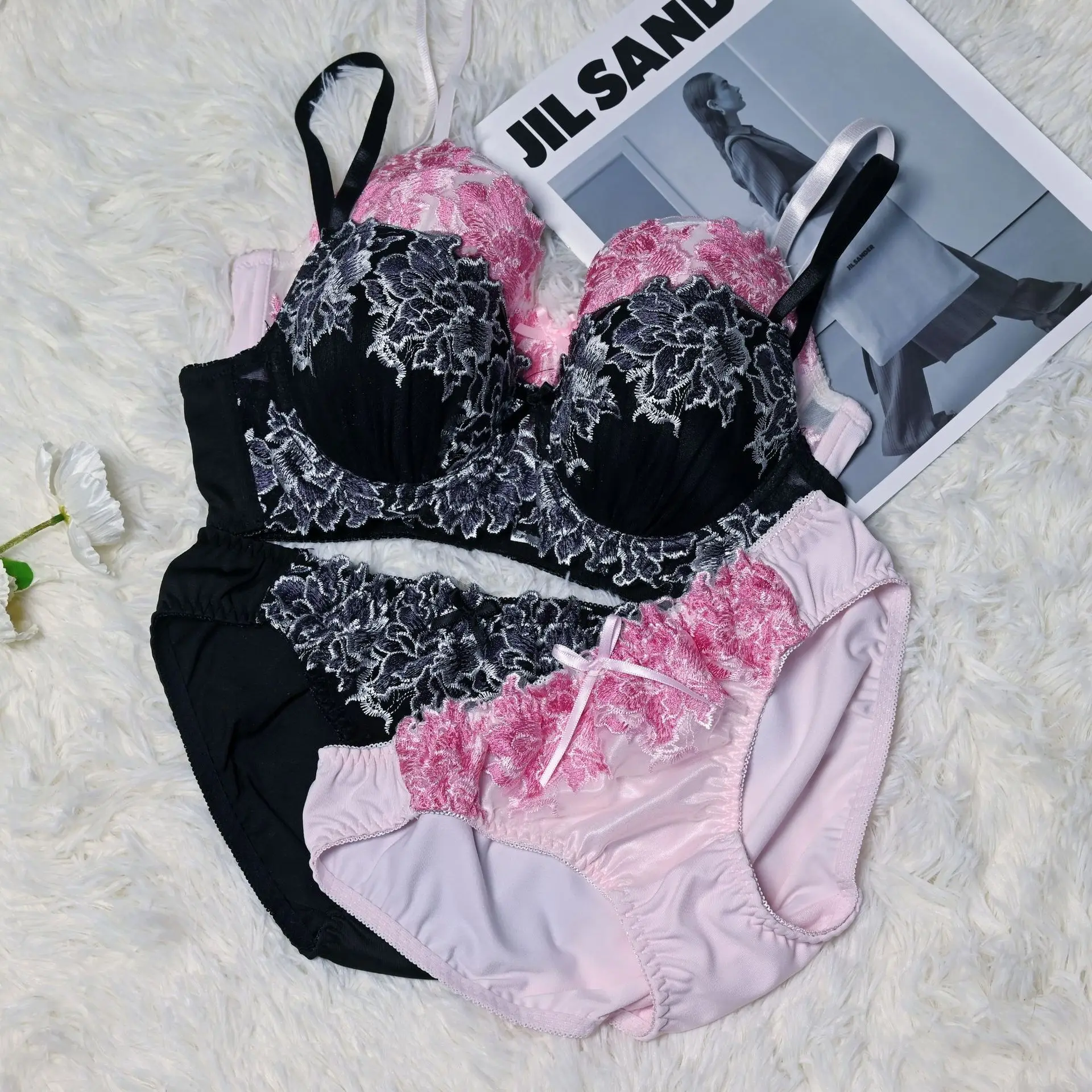 

Beautiful breast lace lingerie set skin-friendly gathered sexy female teenage girls bra push up embroidered underwear sets