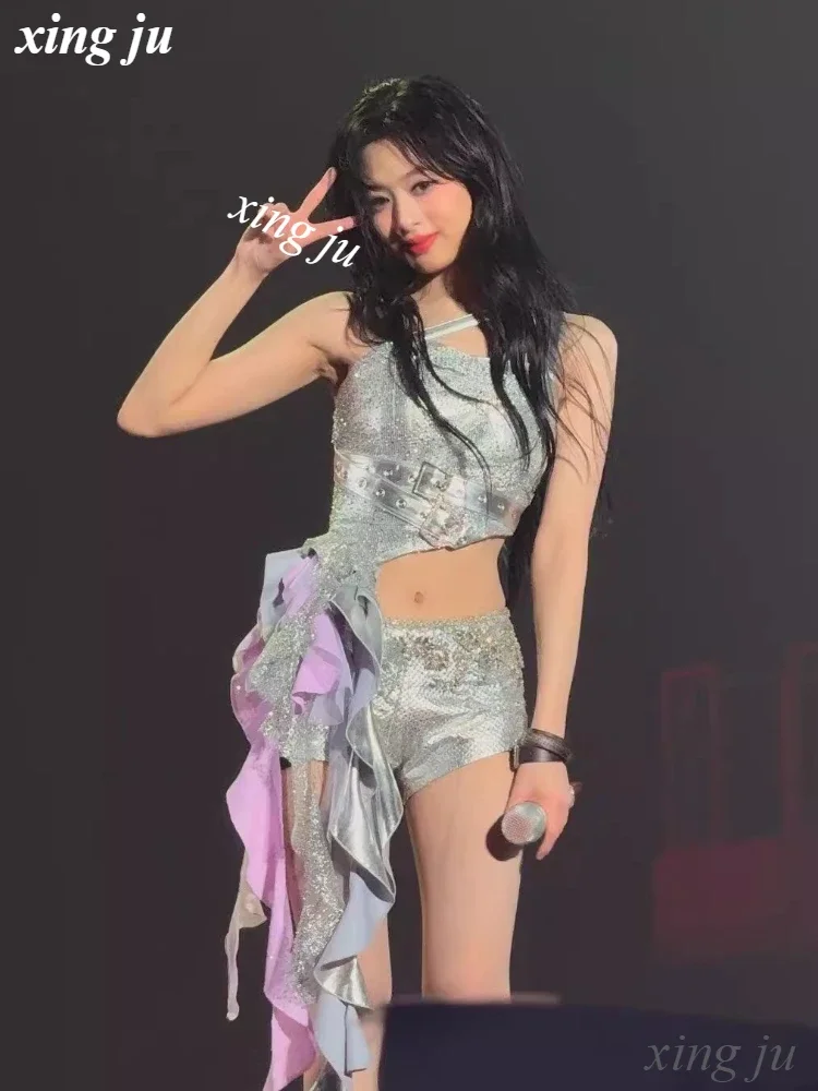 Penyanyi Wanita Tari Jazz Atasan Crop Selempang Tanpa Tali Seksi Celana Pendek Ketat Mengkilap Pakaian Kpop Pakaian Panggung Kostum Pertunjukan Panggung