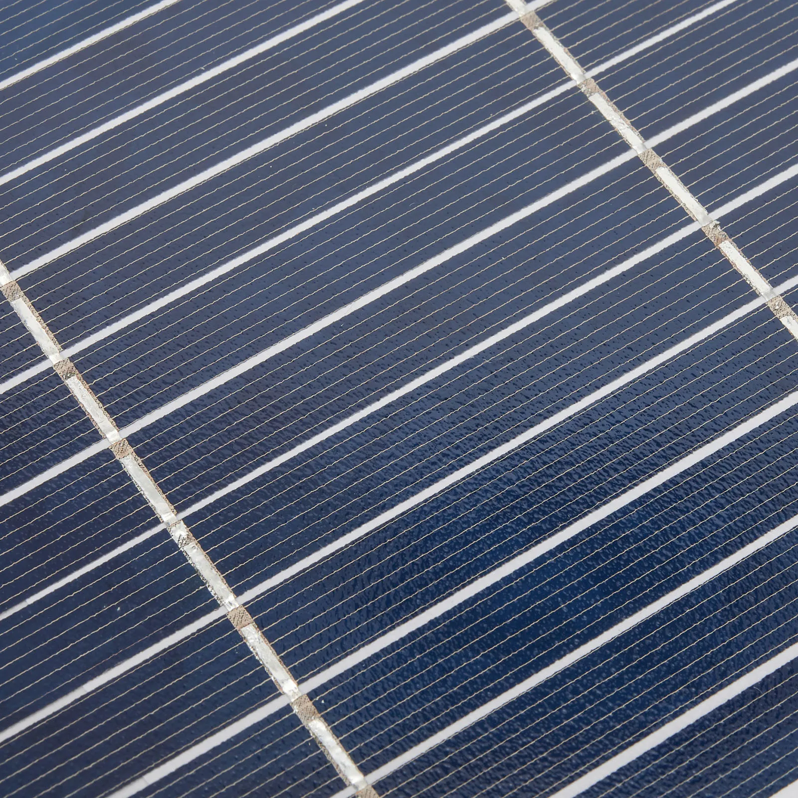 solar-powered-roof-vent-fan-with-low-profile-design-for-efficient-air-extraction-in-for-boats-rv-greenhouses-sheds-and-caravans