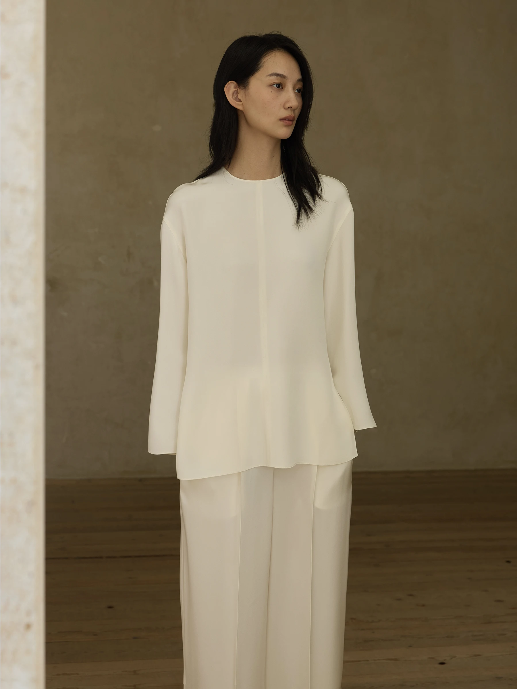 

Commuse Memory 30 Momme Silk Long Sve Hand Sewn round Ne irt Ele Restraint Simplici Straight Cut Chinese