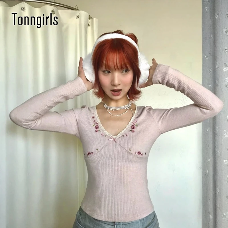 

Женская укороченная футболка в корейском стиле с принтом, длинным рукавом, облегающая, с V-образным вырезом, в стиле Y2K, фэрикор, 2000-х, японский стиль