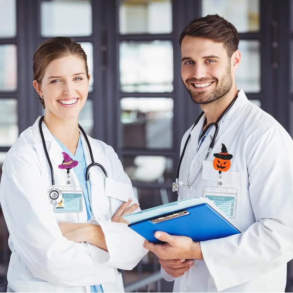 مجموعة مشابك شارة الهالوين مكونة من 4 قطع. مشابك لباد قابلة للتوسيع مع تصميمات اليقطين والساحرة للموظفين الطبيين والمكتبيين.