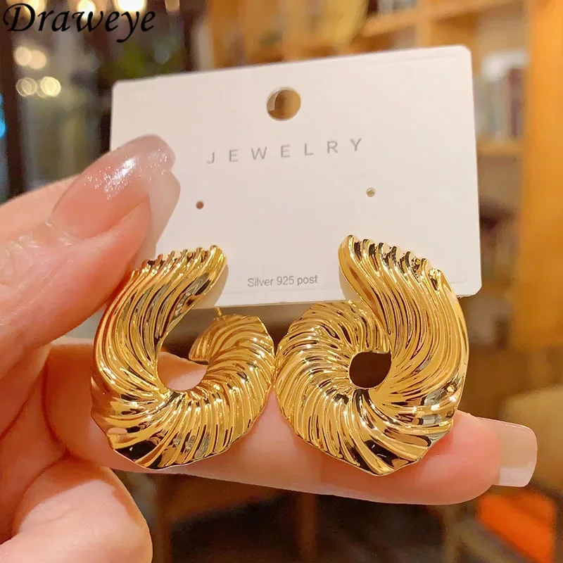 ΠΠ΅Π½ΡΠΊΠΈΠ΅ ΡΠ΅ΡΡΠ³ΠΈ-Π³Π²ΠΎΠ·Π΄ΠΈΠΊΠΈ Π³Π΅ΠΎΠΌΠ΅ΡΡΠΈΡΠ΅ΡΠΊΠΎΠΉ ΡΠΎΡΠΌΡ, Π² ΠΠΎΡΠ΅ΠΉΡΠΊΠΎΠΌ ΡΡΠΈΠ»Π΅ ΠΠ΅Π½ΡΠΊΠΈΠ΅ ΡΠ΅ΡΡΠ³ΠΈ-Π³Π²ΠΎΠ·Π΄ΠΈΠΊΠΈ Π³Π΅ΠΎΠΌΠ΅ΡΡΠΈΡΠ΅ΡΠΊΠΎΠΉ ΡΠΎΡΠΌΡ, Π² ΠΠΎΡΠ΅ΠΉΡΠΊΠΎΠΌ ΡΡΠΈΠ»Π΅