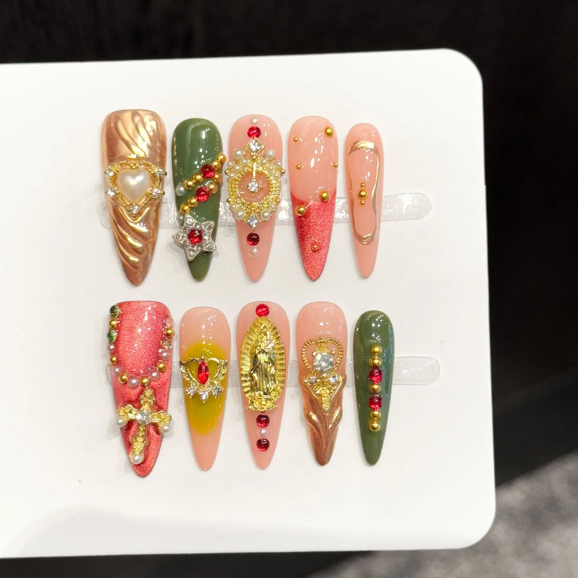 

10pcs Long Vintage Stiletto Handmade Press on Nails Red and Green Color False Nails with 3D Pearl Design Luxury Nail Tips Uñas