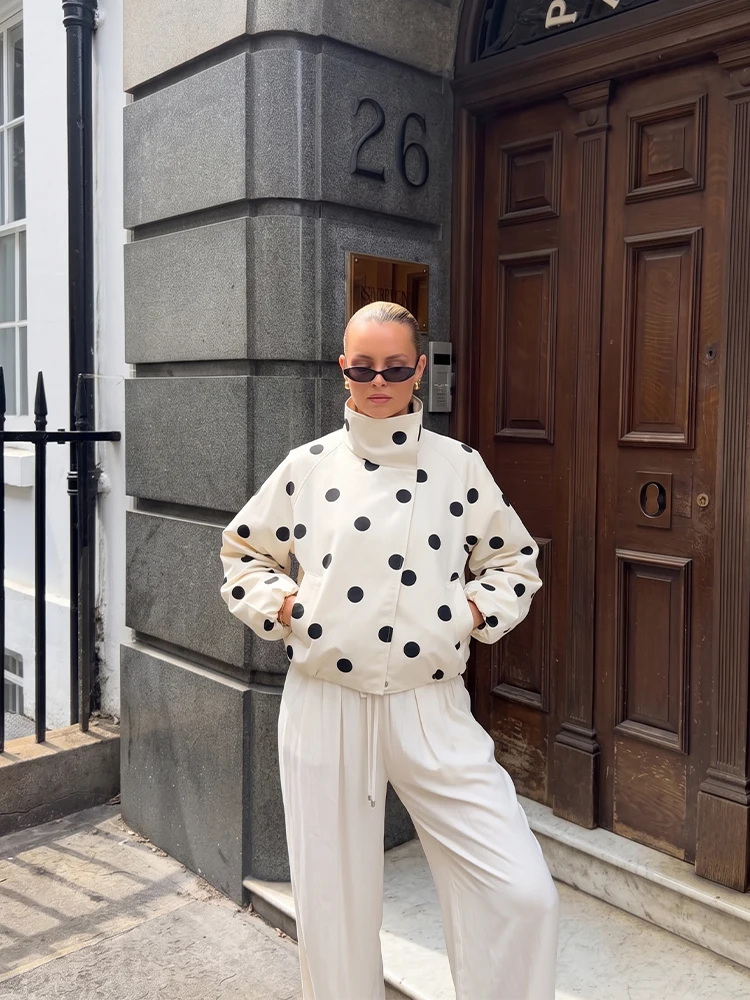 HH Women Chic Turtleneck Jacket Polka Dot Pattern Long Sleeve Loose Double Pockets Top 2026 Spring Autumn New Casual Street Coat