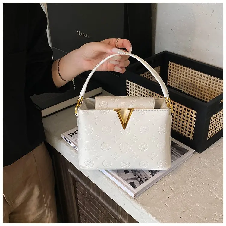 

2025 Fashion Trends! Premium Texture Women's Bags - Letters Embossed Glossy Patented Leather Messenger Daily Commuter