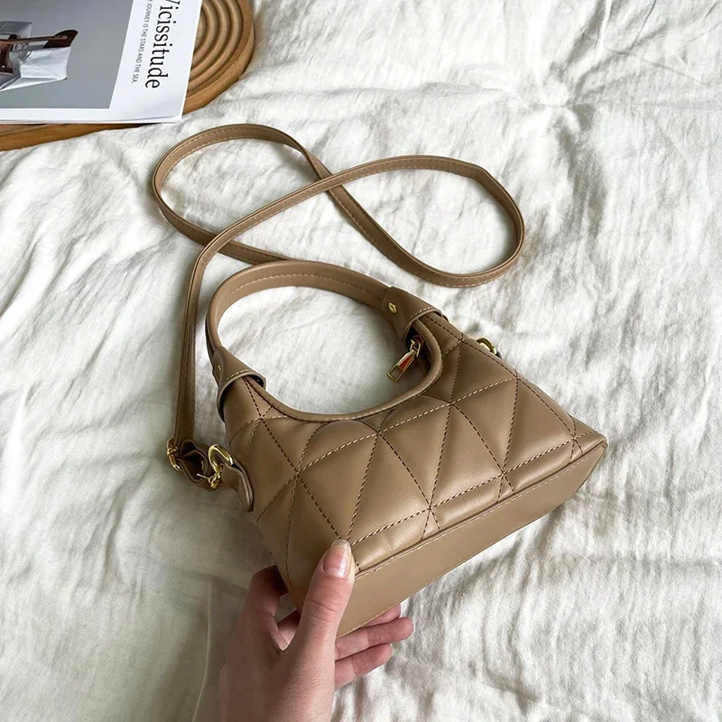

Luxury Commuter Shopper Bag - Premium Solid Color Crossbody Purse With Retro Designer Details & Spacious Design