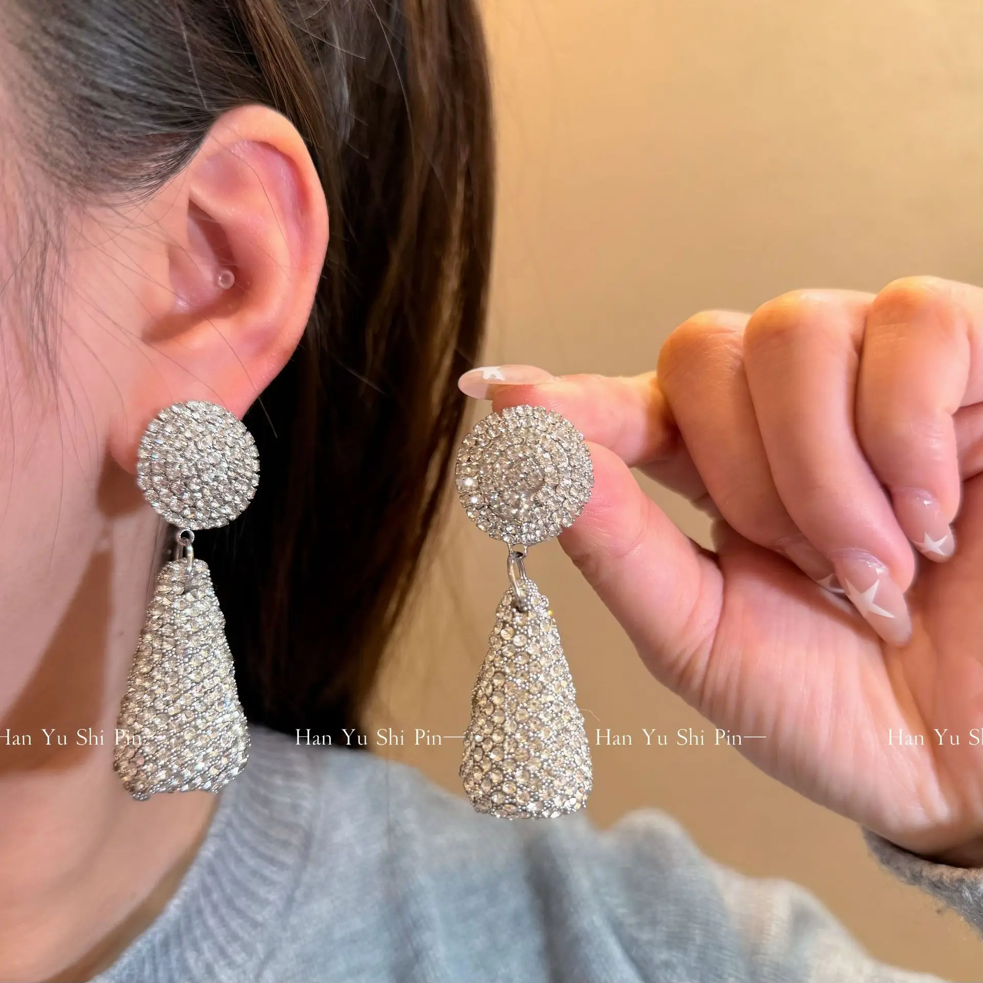 Full diamond water drop earrings women's fashion light luxury super flash diamond-set geometric stud earrings elegant temperamen