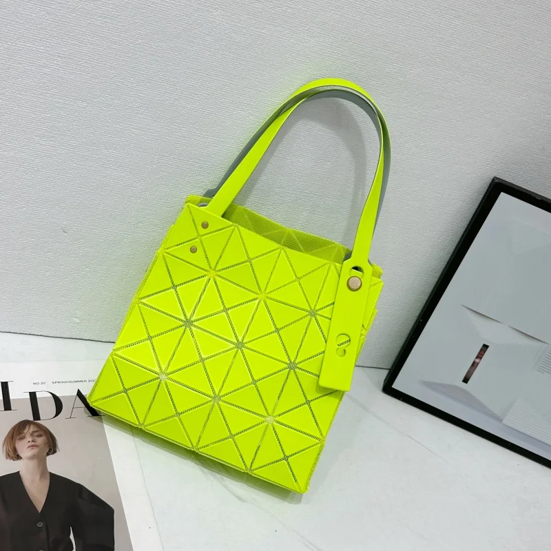 حقيبة كلاتش أنيقة راقية من الجلد الصغير للسهرة للنساء بلون سادة ومصممة وعصرية وفريدة من نوعها #5