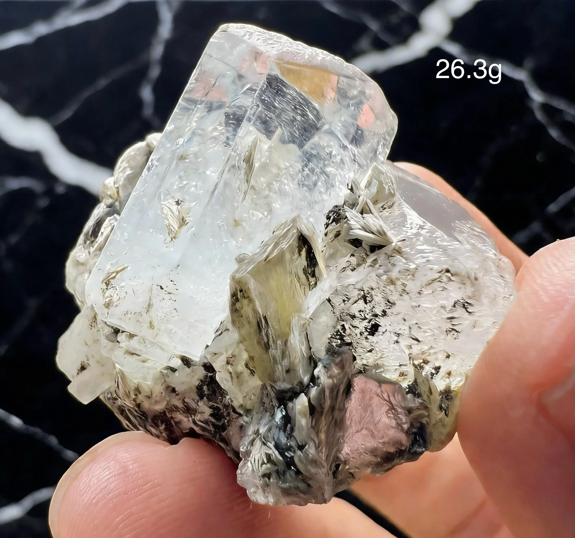 Natural Pakistani saquamarine gemstone coexisting mineral raw stone crystal specimen collection home decoration item,sea stone