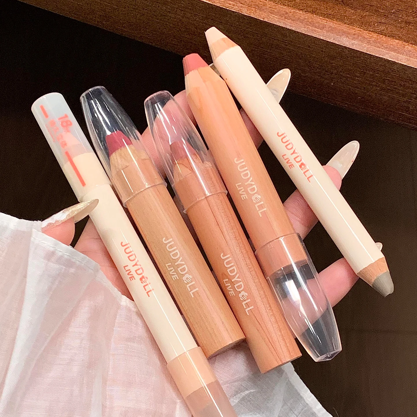 

Judydoll Lip and Cheek Butter Blam Pencil 4.5g Waterproof Long Wear Non-stick Cup For Shaping & Sculpting Lips