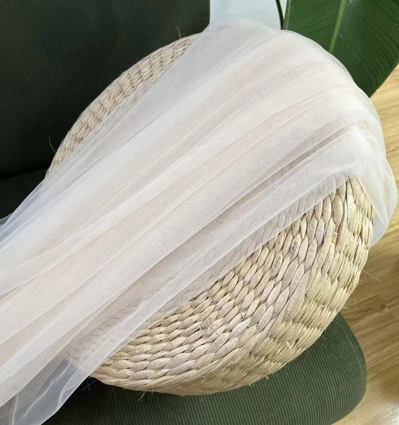 قماش شبكي مخصص عالي الجودة بطول 5 أمتار مع نعومة ومريحة وصديقة للبشرة، يستخدم للفساتين وأقمشة الزفاف