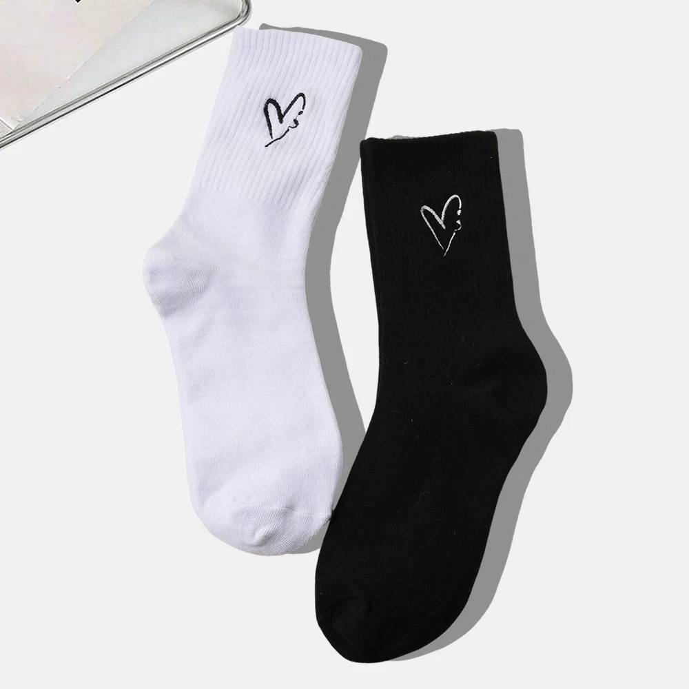 2 Pairs Women Black White Heart-shaped Medium Length Socks Trendy Suitable Spring Summer Collection Casual Medium Length Socks