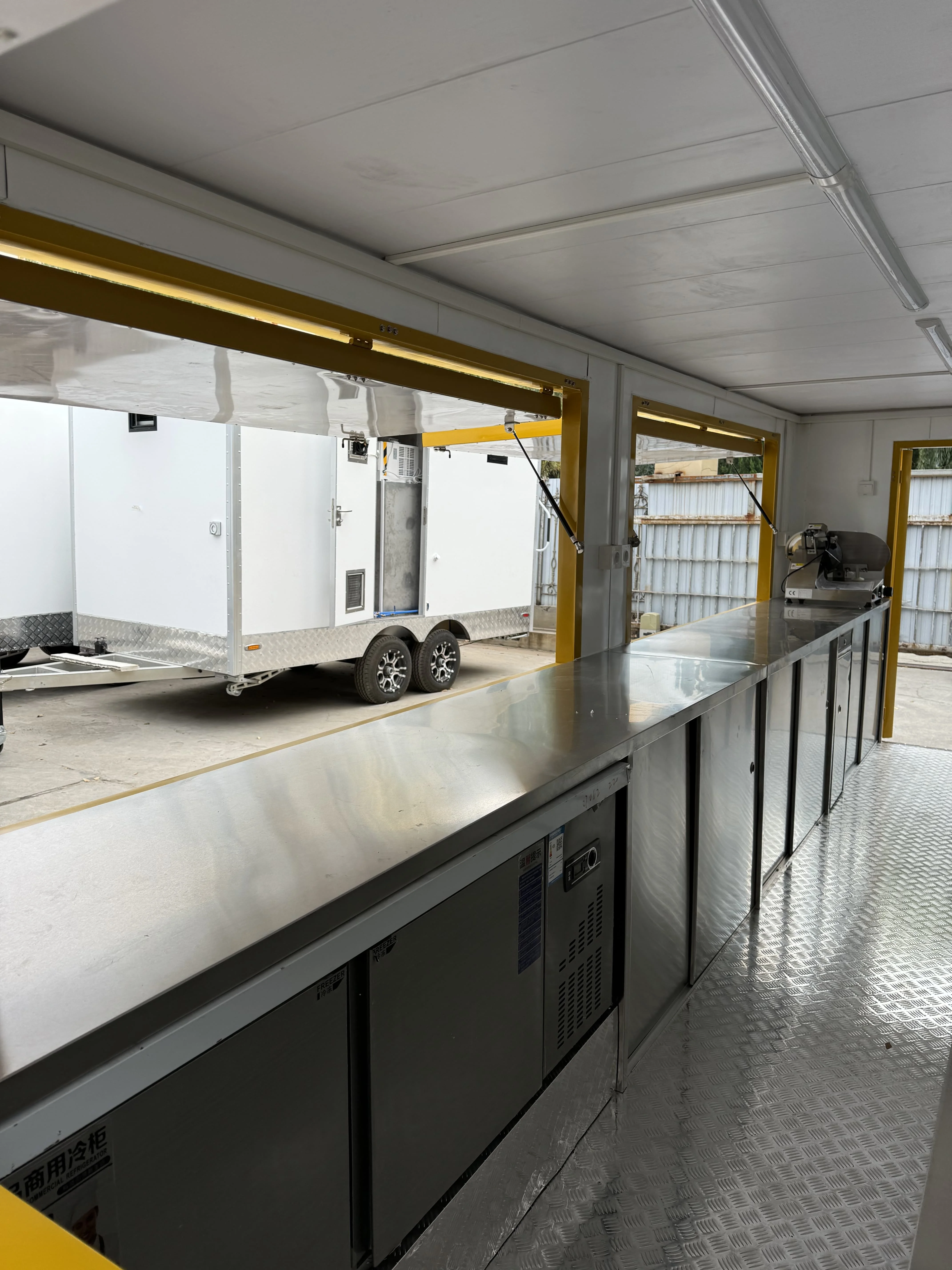 شاحنة طعام متنقلة مع عربة بار قهوة آيس كريم حلوة للمطبخ بالكامل للبيع مقطورة حاوية الولايات المتحدة الأمريكية مع نافذة منزلقة