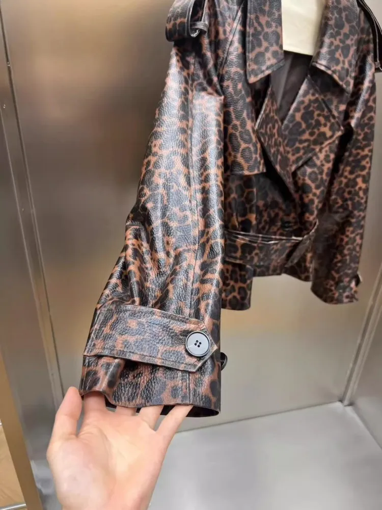 Cravatta in vita autunnale di lusso Stampa leopardata Vera pelle di pecora Giacca corta da donna Spallina Cintura Cappotto da motociclista Cappotti da festa per donna da ufficio