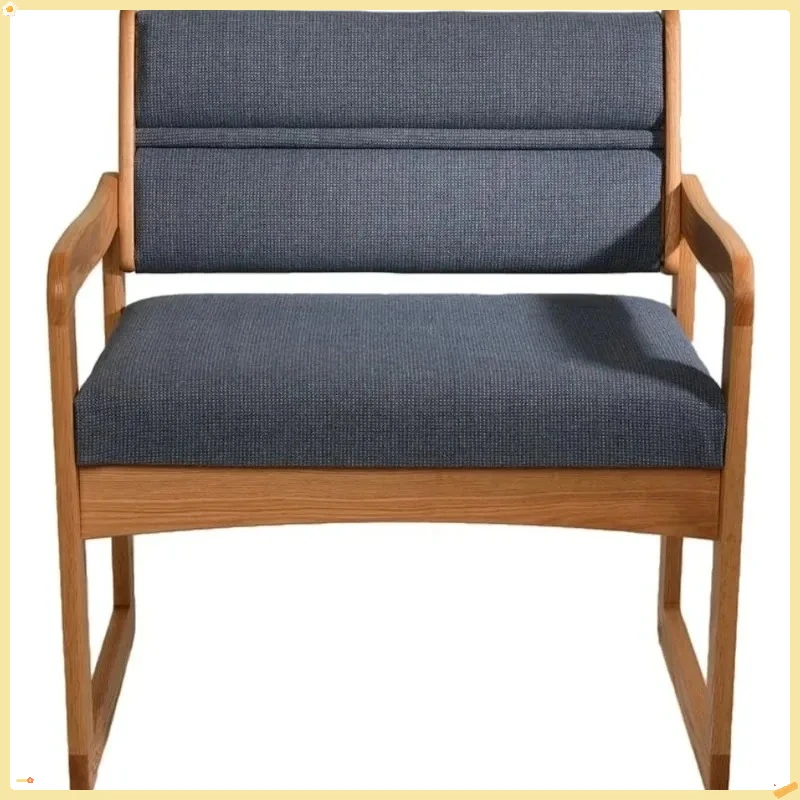 Cadeira para convidados resistente, base de trenó de madeira maciça com design de carvalho médio