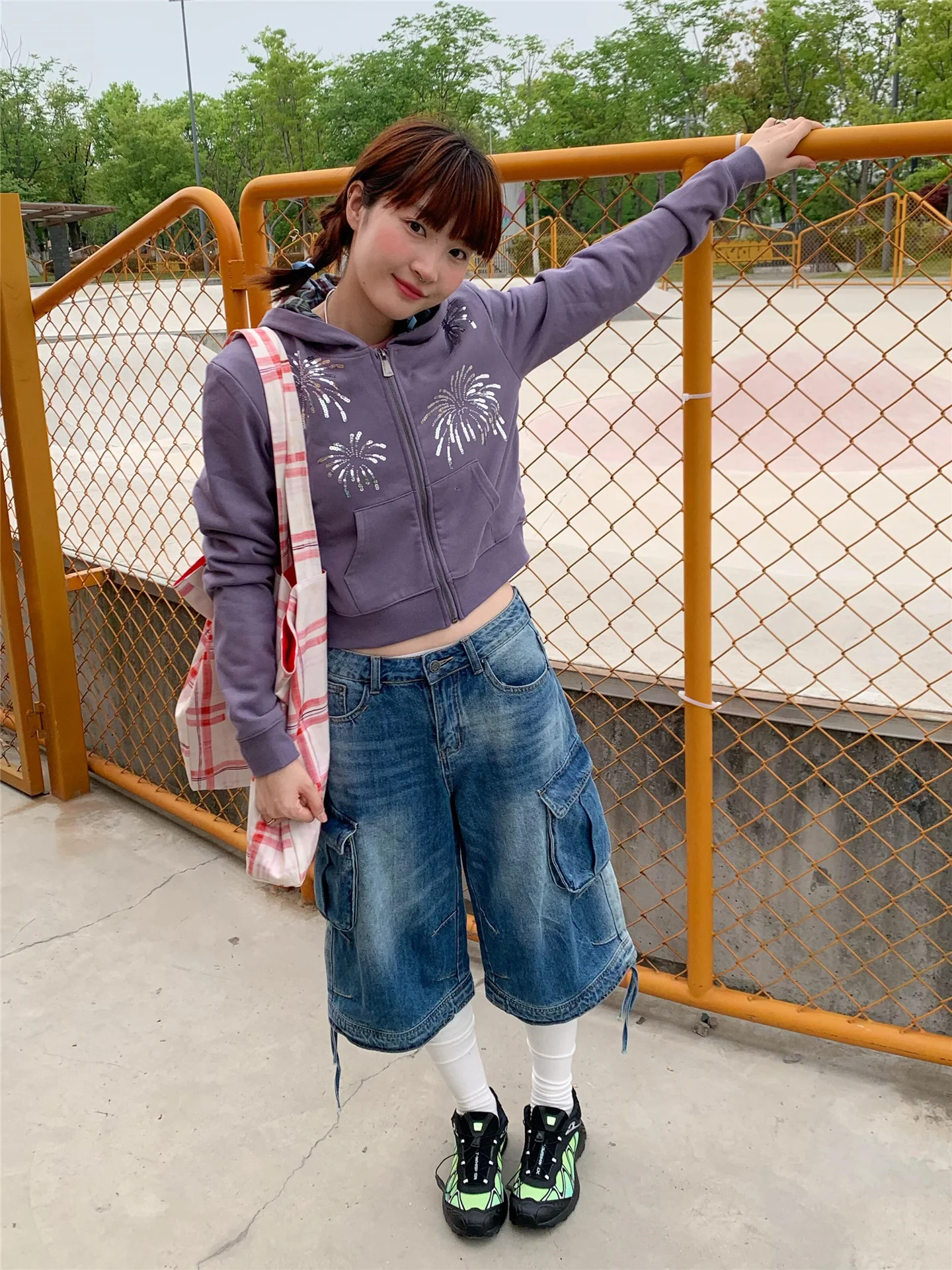 

Американские ретро-джинсы в стиле миллениум для девушек, летние, свободные, утягивающие, с низкой талией, на шнурке, с множеством карманов, рабочие...