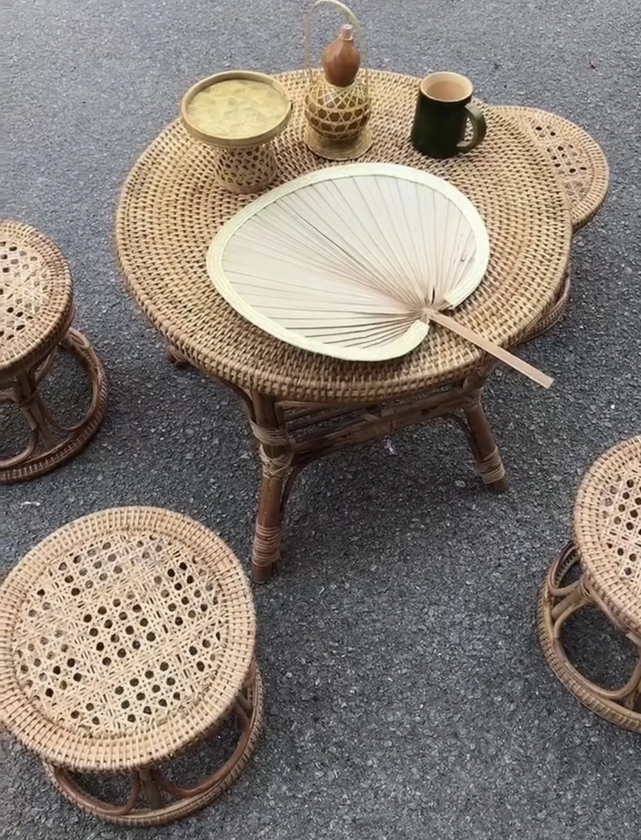 Yunnan Dai's characteristic exquisite dining table handicraft simple bamboo weaving small round table bamboo tea table home
