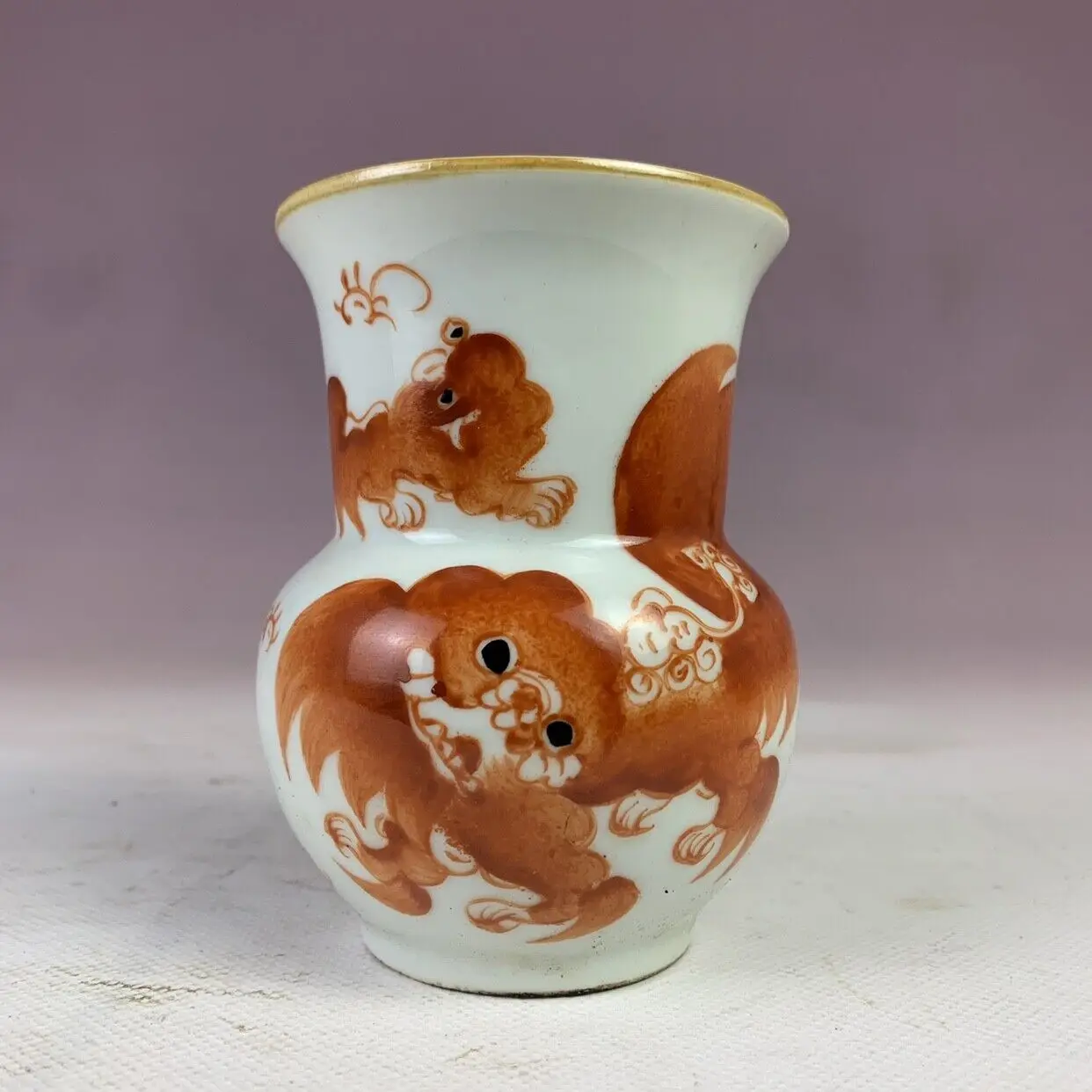 

Chinese Famille Rose Porcelain Qing Qianlong Red Lion Design Vase 3.97 inch