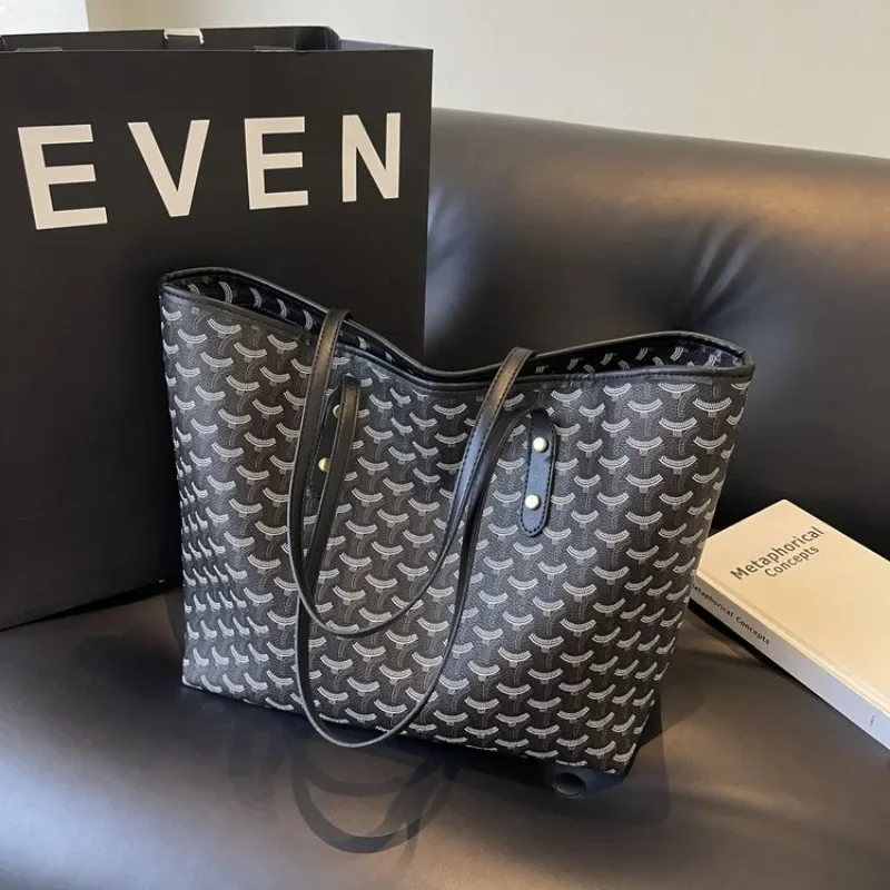 

Female Stylish Bag Fashionable Design For Photoshoots And Social Media Photos Instagram Ready