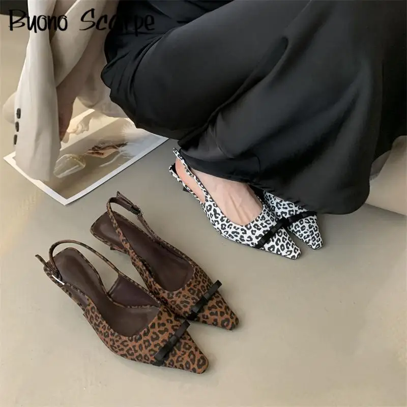 

Леопардовые разноцветные женские босоножки с острым носком и ремешком на спине, туфли-лодочки на высоком каблуке, новая мода, пикантная элегантная обувь в западном стиле