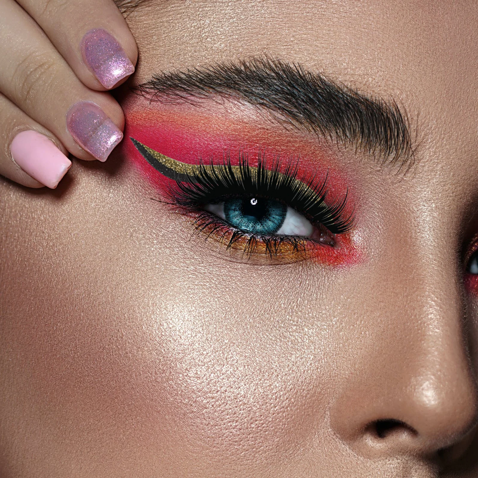 4 pary sztucznych rzęs, naklejki na eyeliner, samoprzylepne paski do oczu, odpowiednie na koncerty, imprezy kostiumowe, do noszenia na co dzień