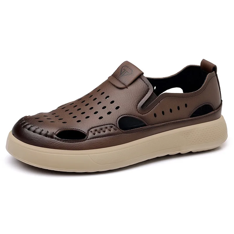 

Новые мужские перфорированные кожаные сандалии на весну, однотонные, модные повседневные туфли для вождения, дышащие дизайнерские летние сандалии для мужчин