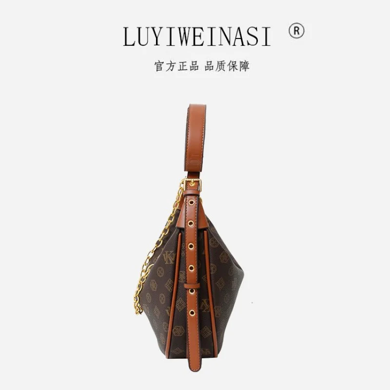 

Elegant Women's Crossbody Bag With Magnetic Closure Premium Leather Shoulder Handbag Designer Tote