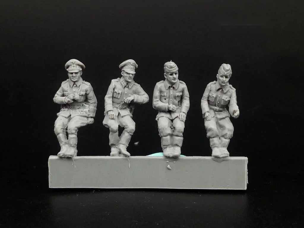 1/72 Ratio Die-cast Resin Officer Seated Vehicle Personnel 4 Officers Unpainted Free Shipping