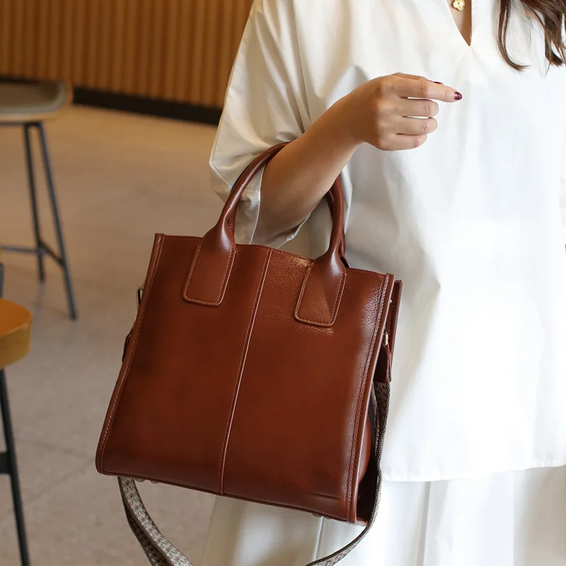 

Vegetable tanned first layer cowhide large tote bag, original leather texture single shoulder crossbody leather bag