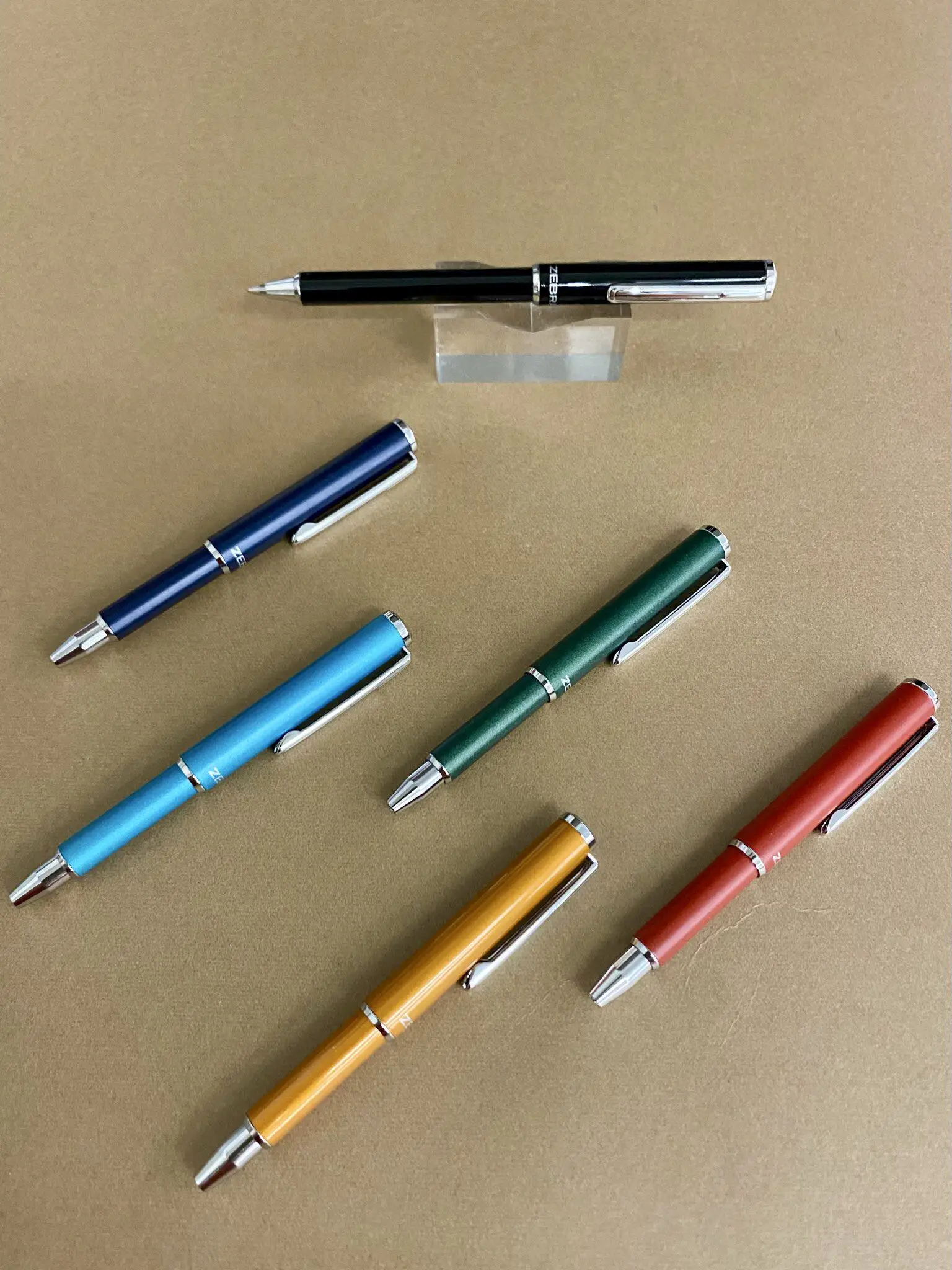 Zebra SL F1 mini N Teleskop-Kugelschreiber 0,7 mm Spitze Vollständig einziehbar Ohne Kappe Clean All-in-One 4C&0,7 Nachfüllmine Taschenformat Tintenschreiber Schwarz – Detail 11
