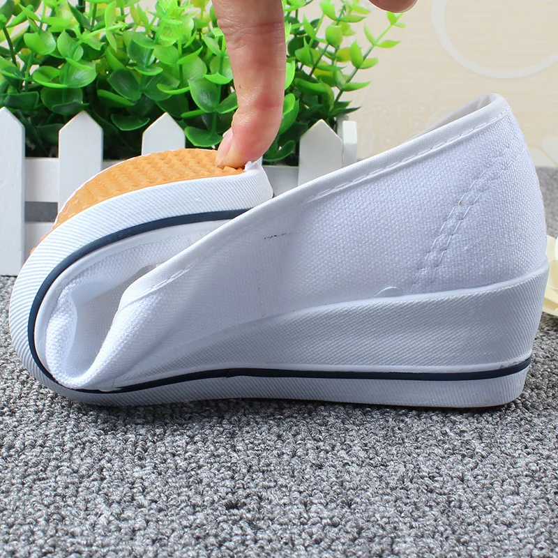 

Новинка 2023 года, женские нескользящие туфли для медсестер, белые парусиновые туфли на танкетке, удобные стильные кроссовки для салона красоты, танцевальной рабочей одежды